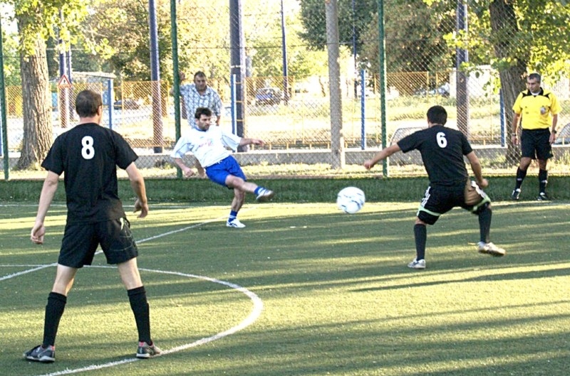 Общинските работнически игри започнаха с футболния турнир за купа \